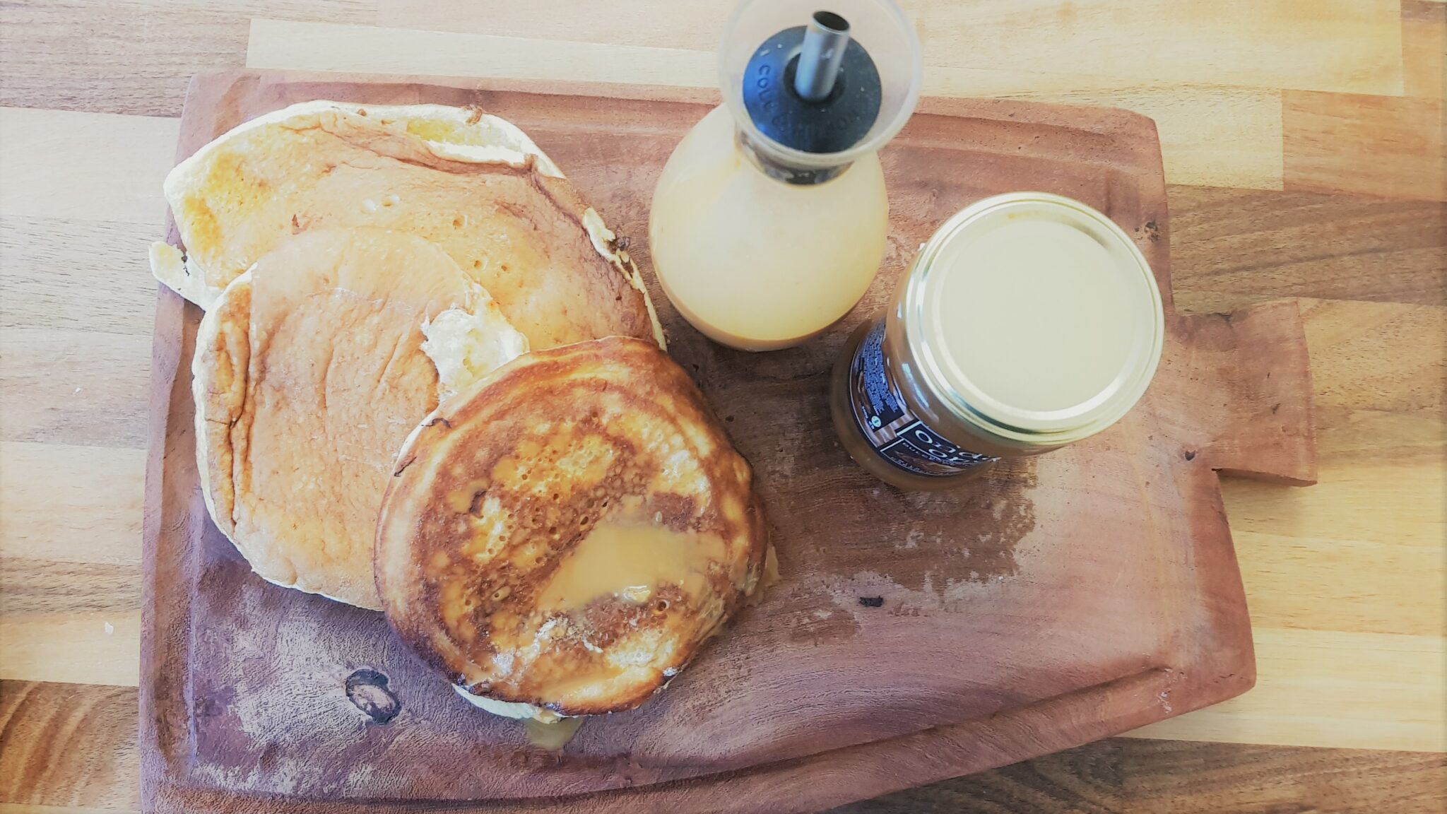 Fluffy pancakes dulce de leche