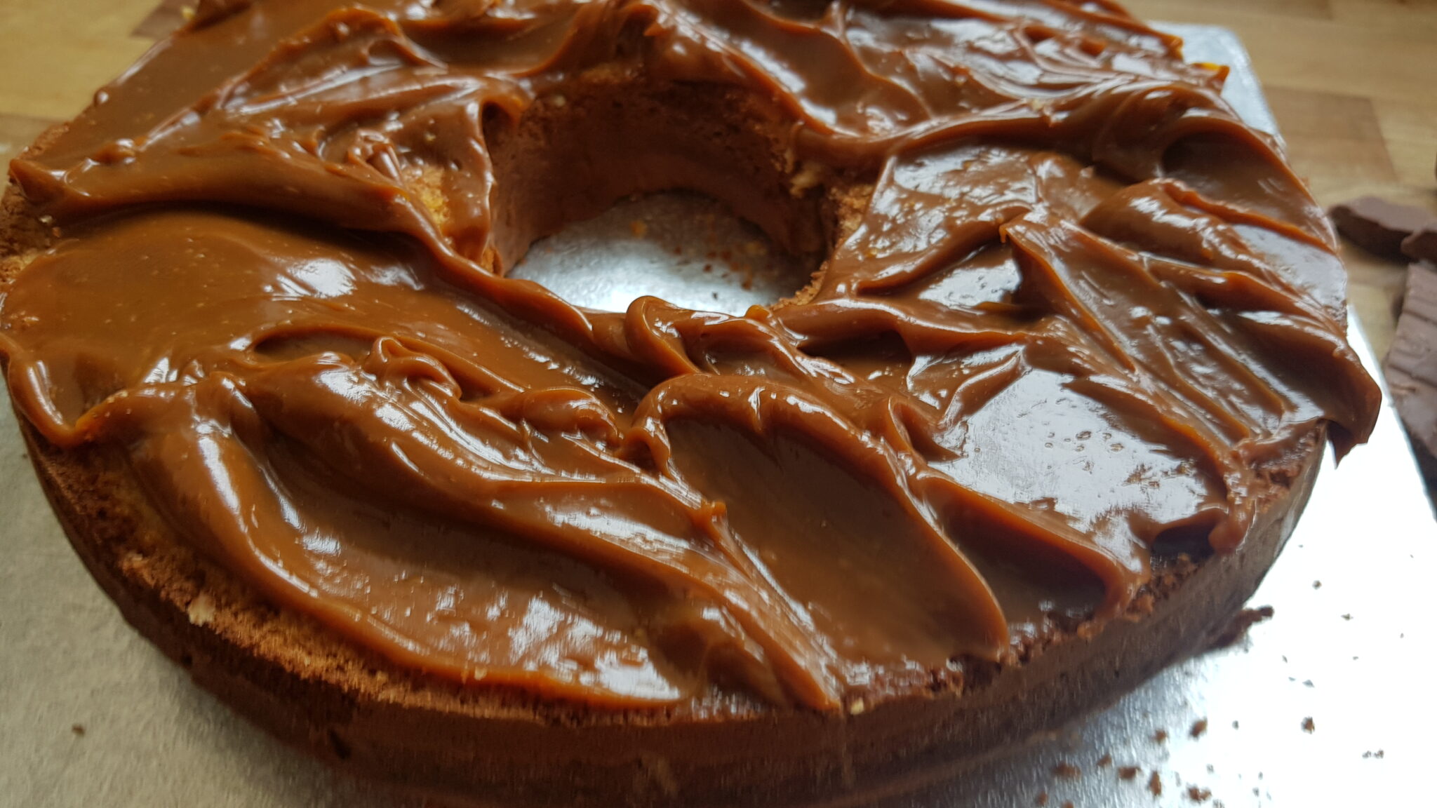 Cake filled with dulce de leche