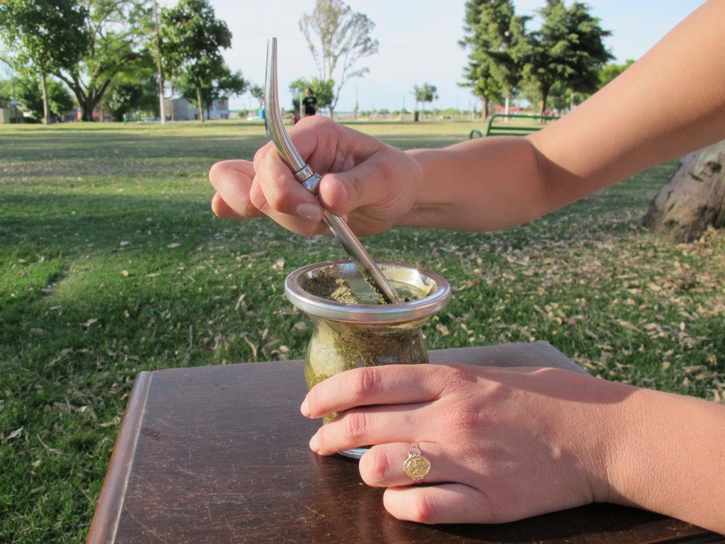 how to prepare yerba mate insert the bombilla