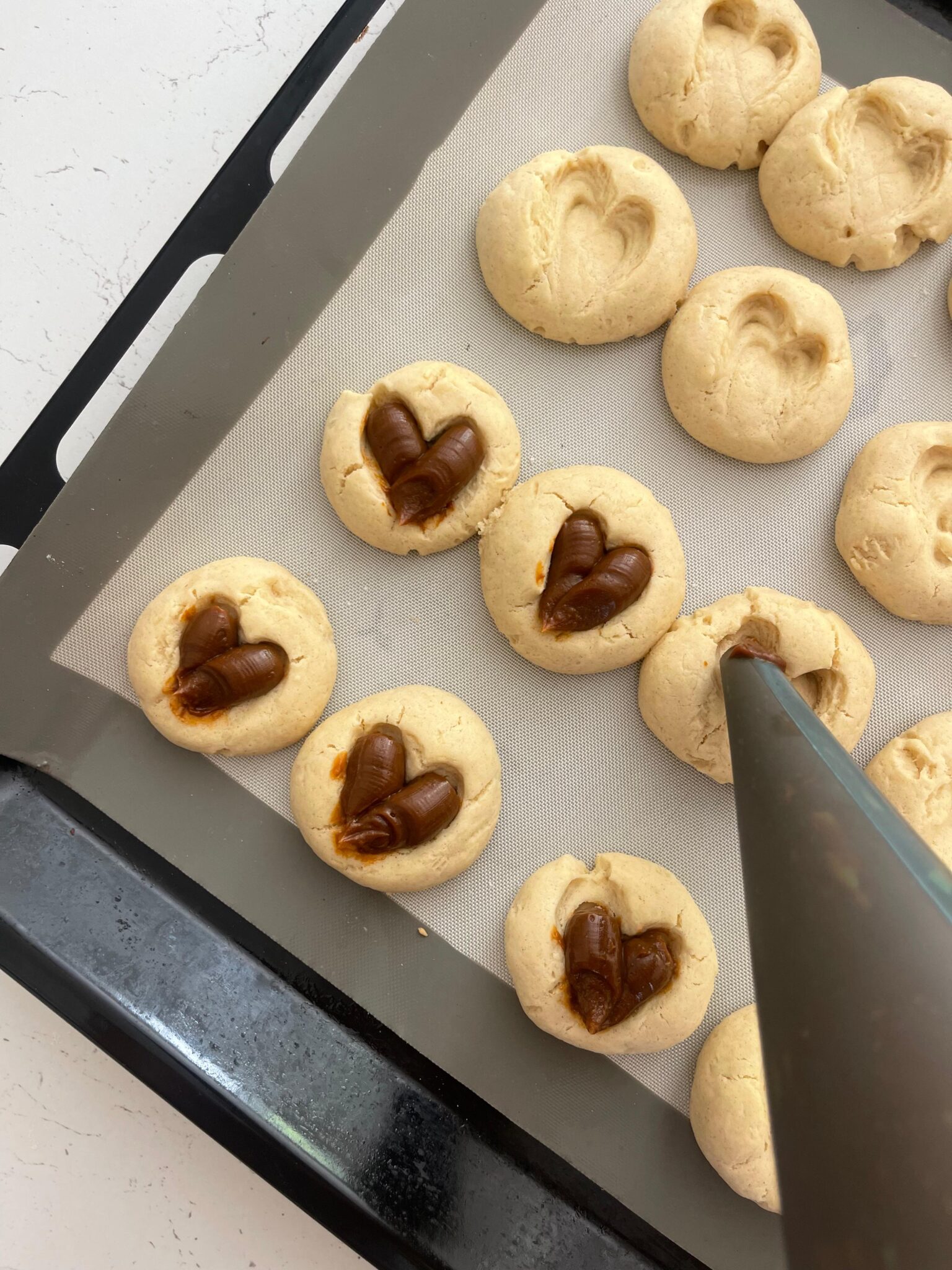 Dulce de Leche Thumbprint Cookies for Valentine’s Day | Made with Onda-Onda